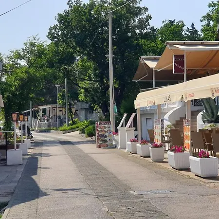 Beachfront Apartmant Veli *